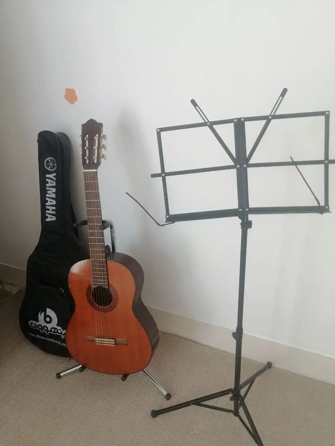 گیتار یاماها c70 همراه باکیف، استند گیتار ودفترچه|گیتار، بیس، امپلیفایر|جهرم, |دیوار