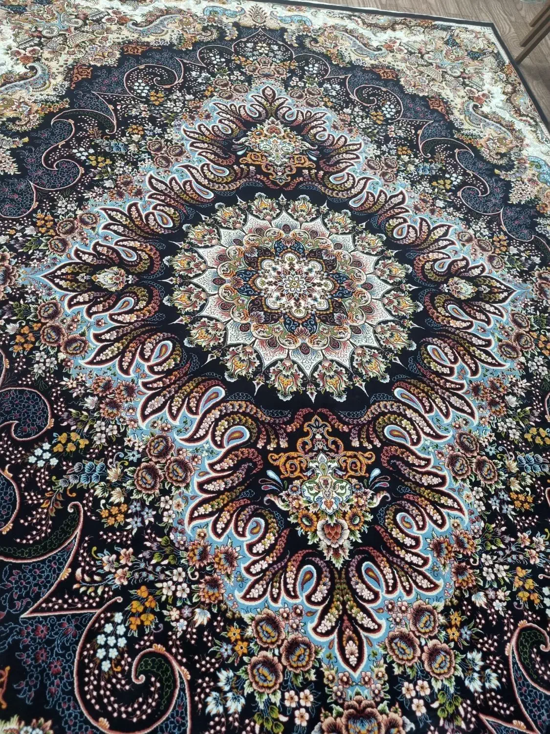 یک تخته فرش ۹متری|فرش|قدس, شهر‌قدس|دیوار