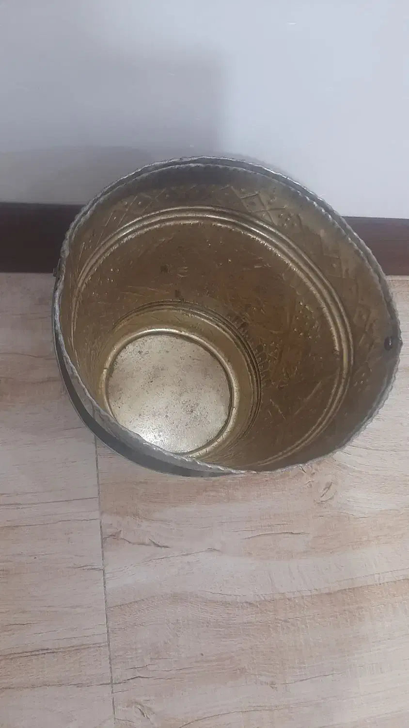 سطل برنزی قدیمی|صنایع دستی و سایر لوازم تزئینی|گلستان (تهران), |دیوار