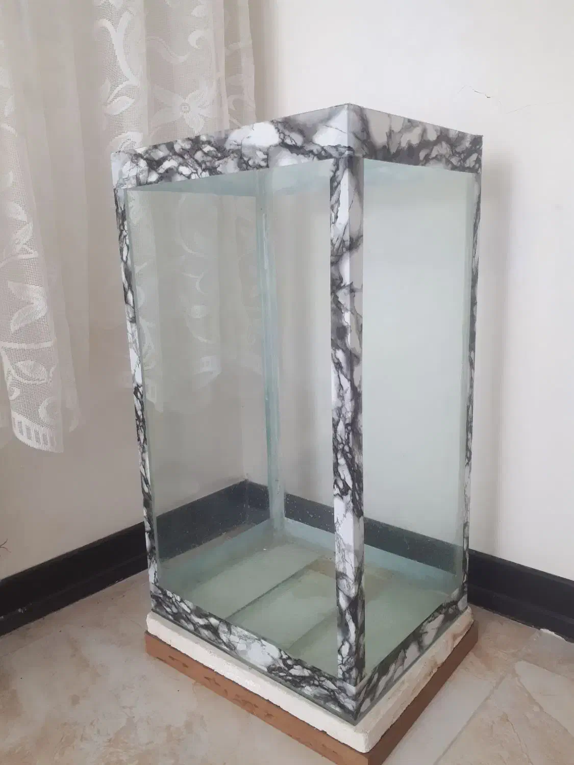 آکواریوم|ماهی|پرند, فاز ۴|دیوار