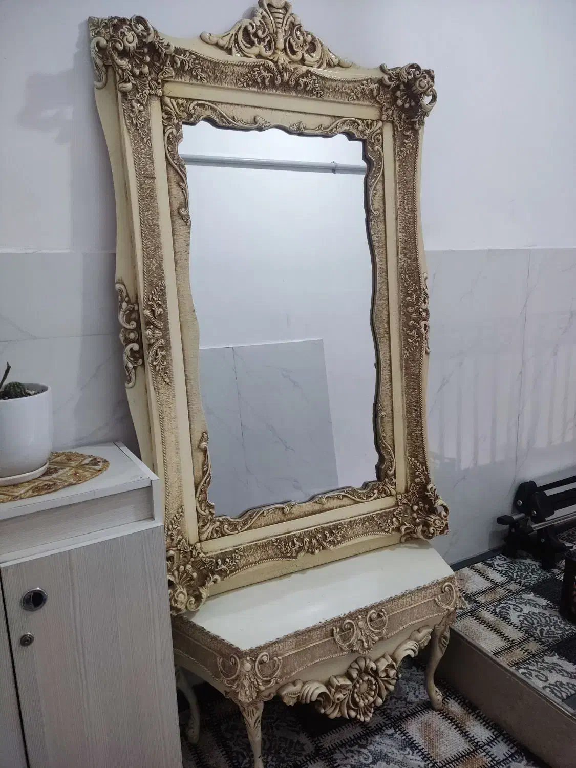 اینه|آینه|محمدشهر, محمدشهر|دیوار