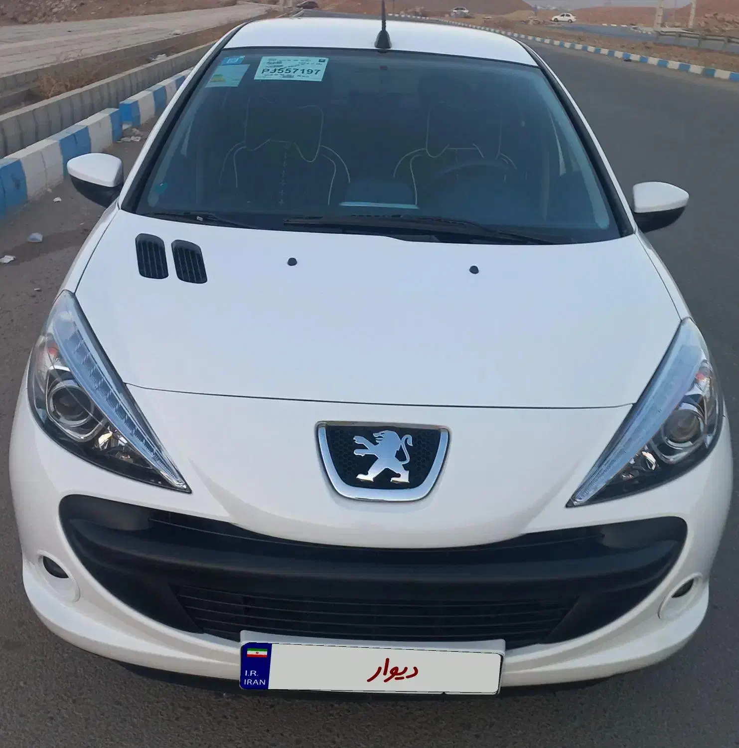 207مدل 1402|خودرو سواری و وانت|هشتگرد, شهرک بعثت|دیوار