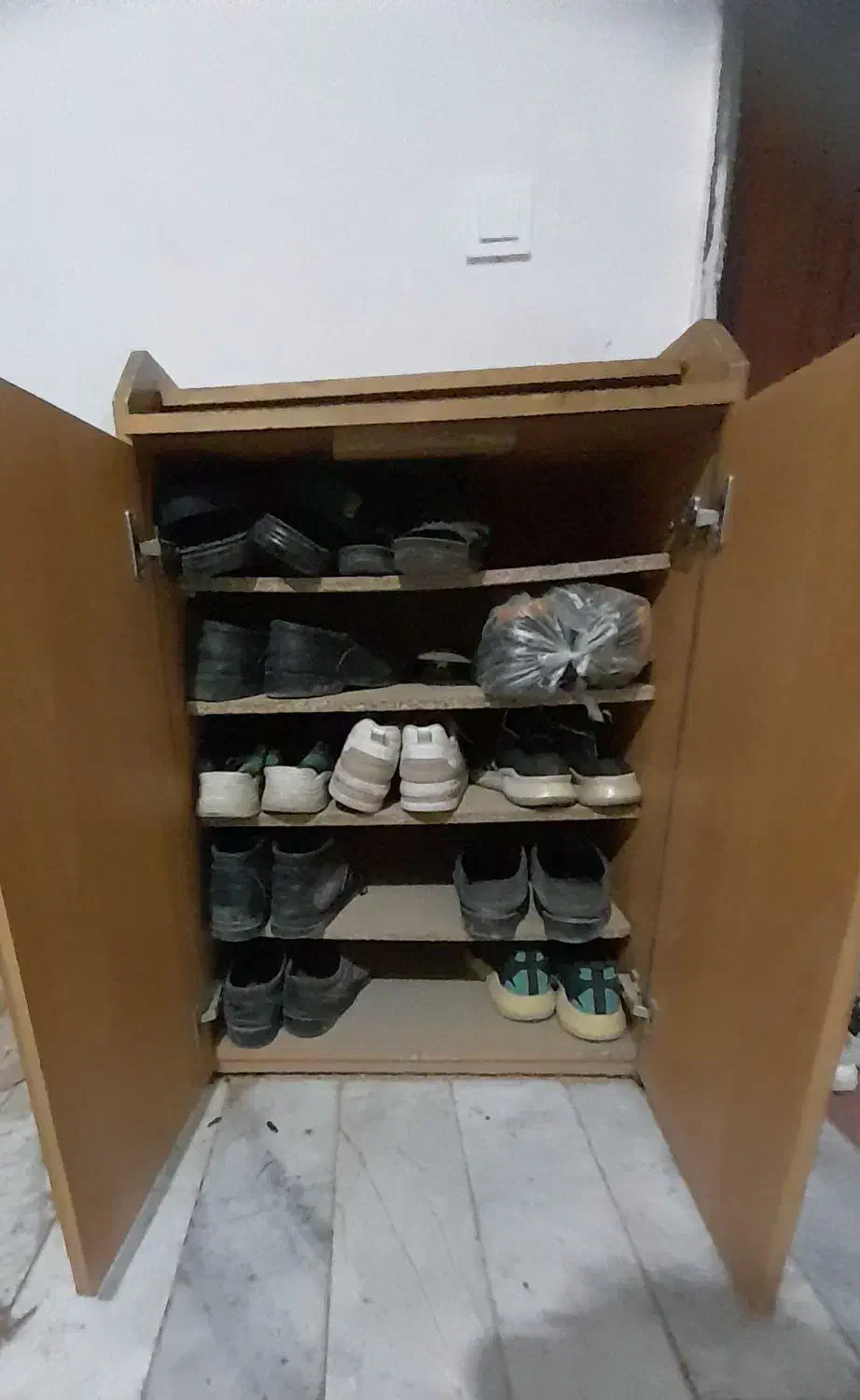 جاکفشی|جاکفشی، کمد، دراور|گلبهار, شهر جدید گلبهار|دیوار