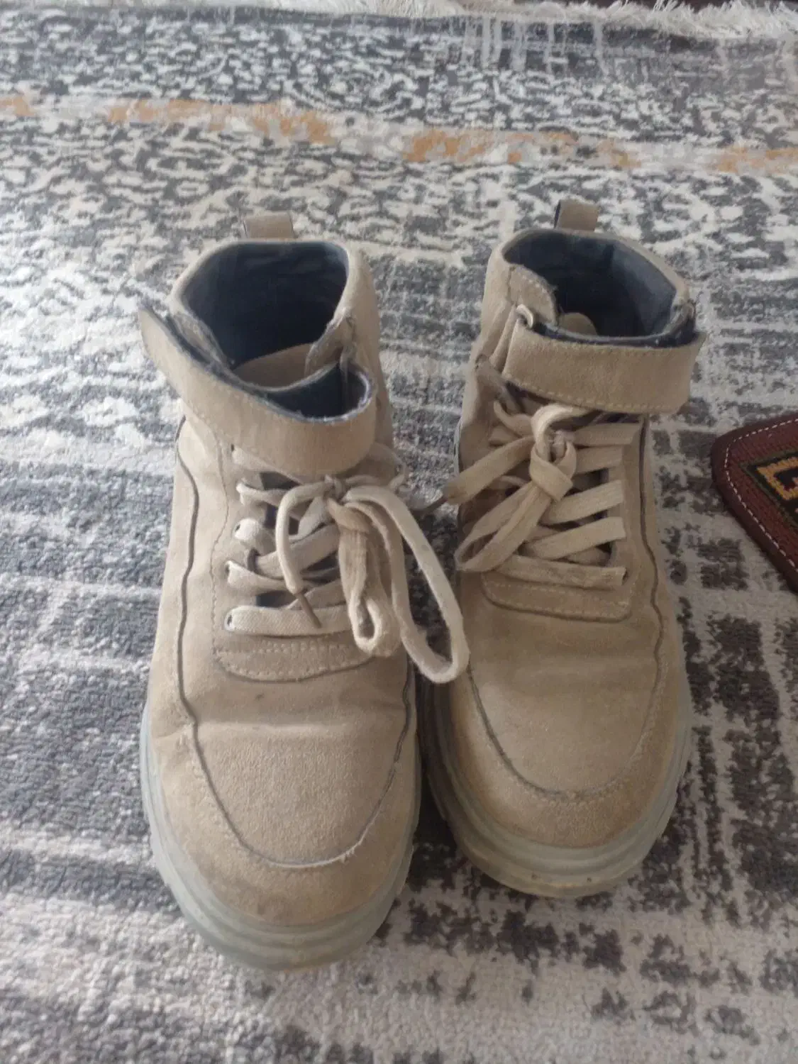 کفش|کیف، کفش، کمربند|فیروزکوه, |دیوار