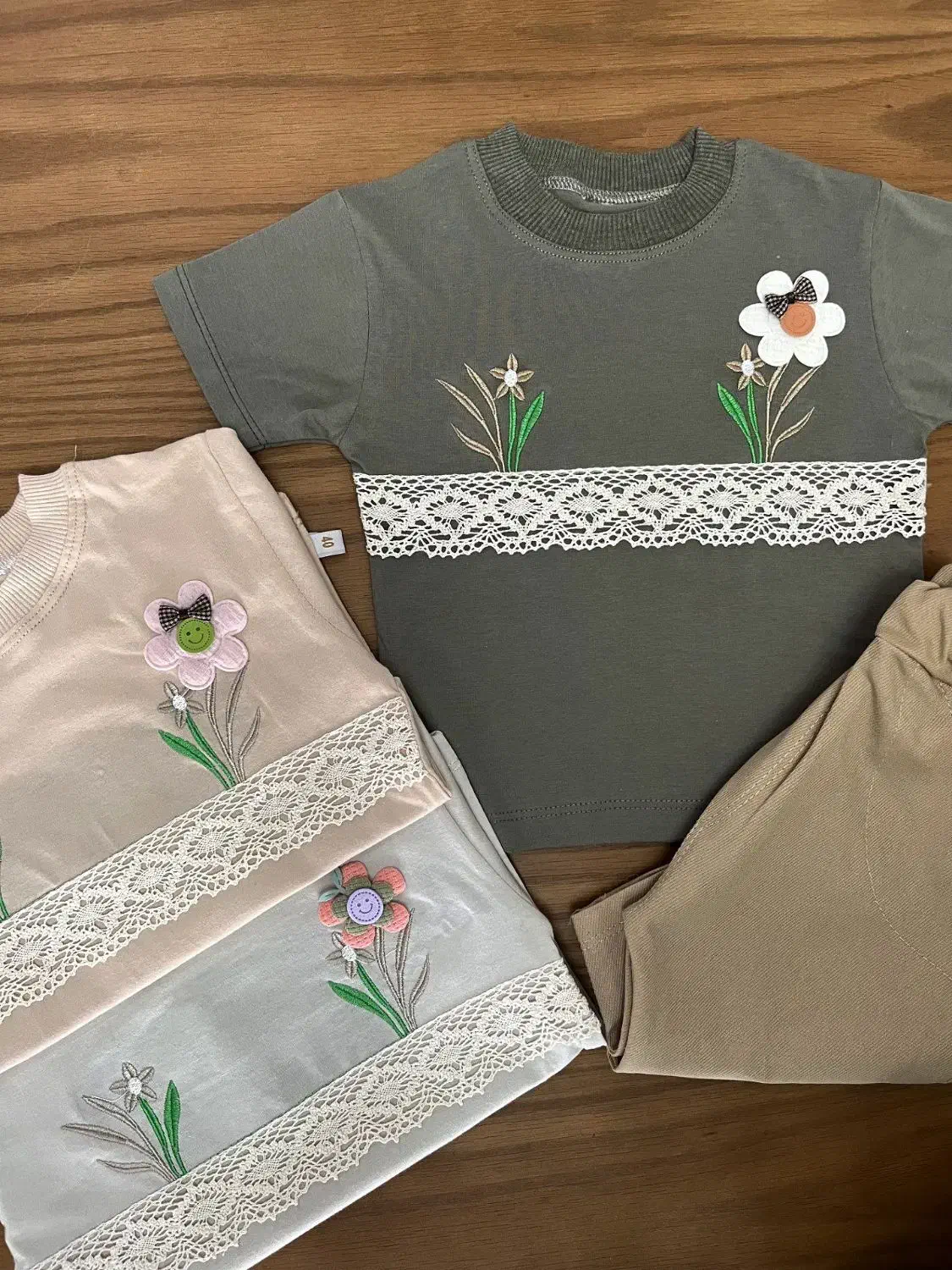 ست زیبا و خفن و شیک دخترونه قیمت مناسب|کفش و لباس بچه|بندرعباس, |دیوار