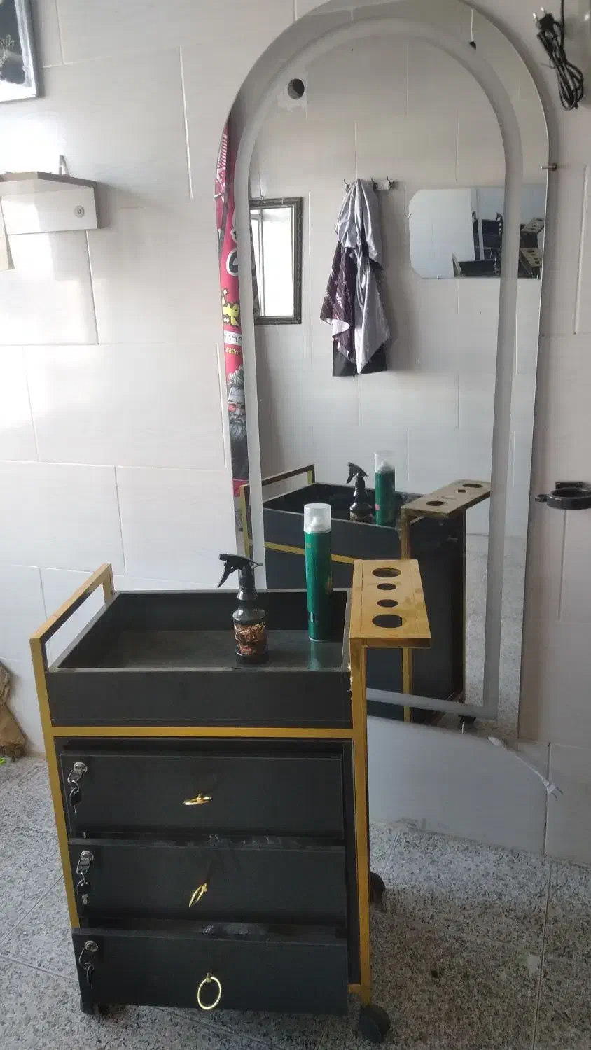 وسایل آرایشگاه|آرایشگاه و سالن‌های زیبایی|دهگلان, |دیوار