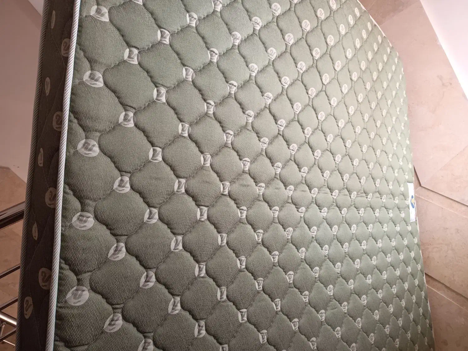 تشک طبی فنری ۱۸۰.۲۰۰|تشک تختخواب|اراک, |دیوار