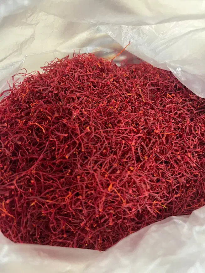 زعفران سرگل با عطر و بو عالی|خوردنی و آشامیدنی|مشهد, تربیت (صدف)|دیوار