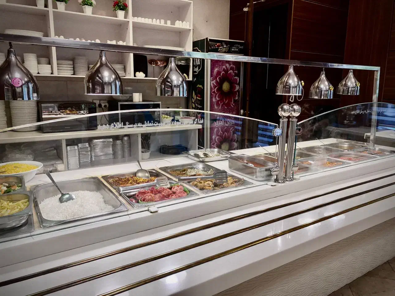 کمک اشپزوسالن دار خانم|استخدام خدمات فروشگاه و رستوران|پرند, فاز ۲|دیوار