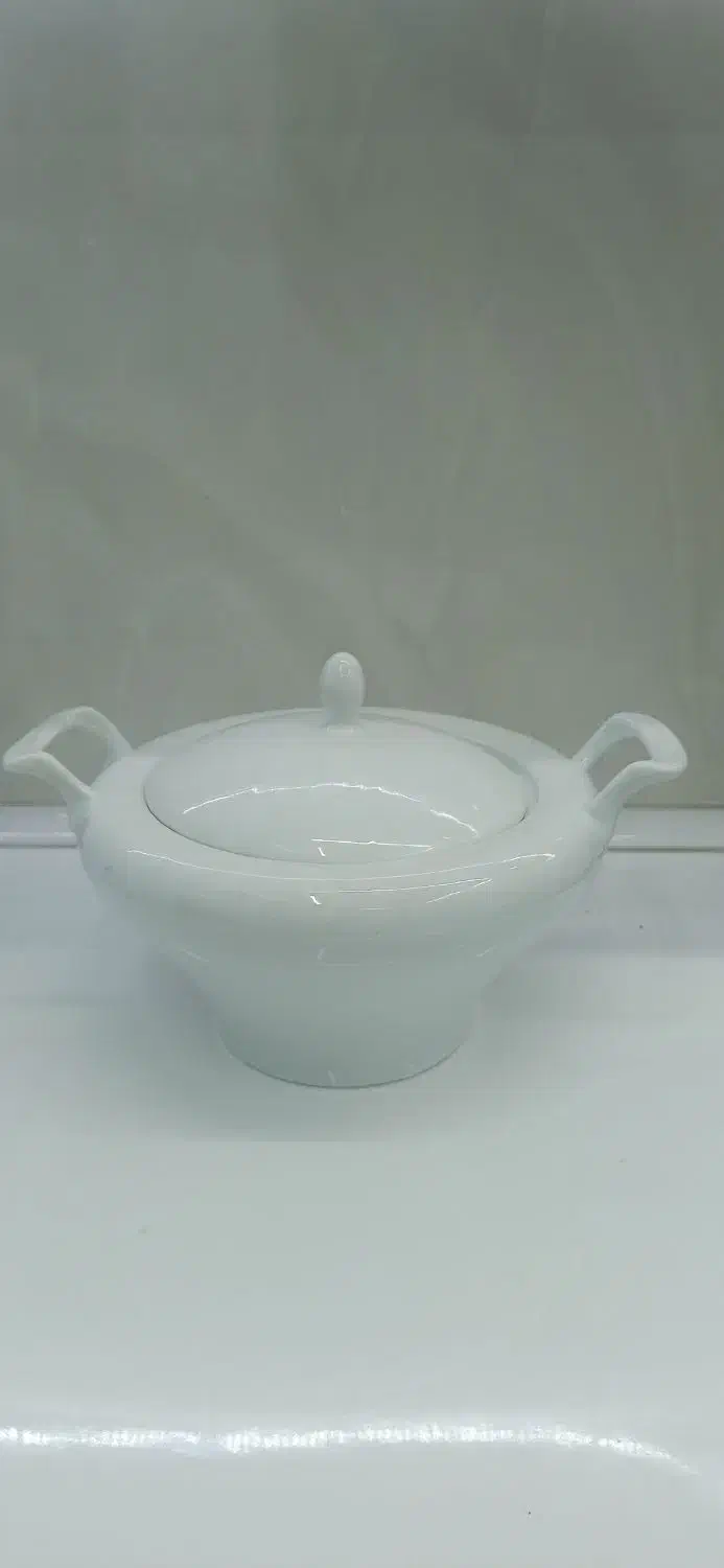 تعدادی ظرف|ظروف سرو و پذیرایی|شاهینشهر, نظامی|دیوار