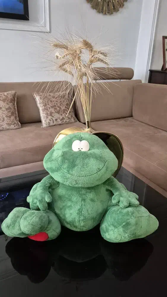 عروسک|اسباب‌بازی بچه|رشت, رودبارتان|دیوار