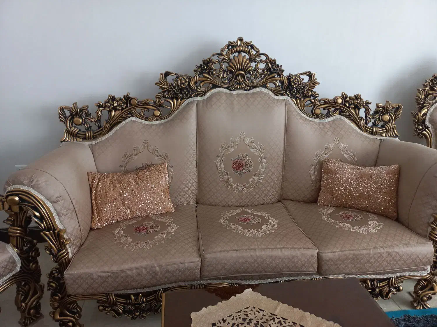 مبل ۹نفره همراه با ویترین و عسلی|مبلمان خانگی و میز عسلی|دلیجان, |دیوار