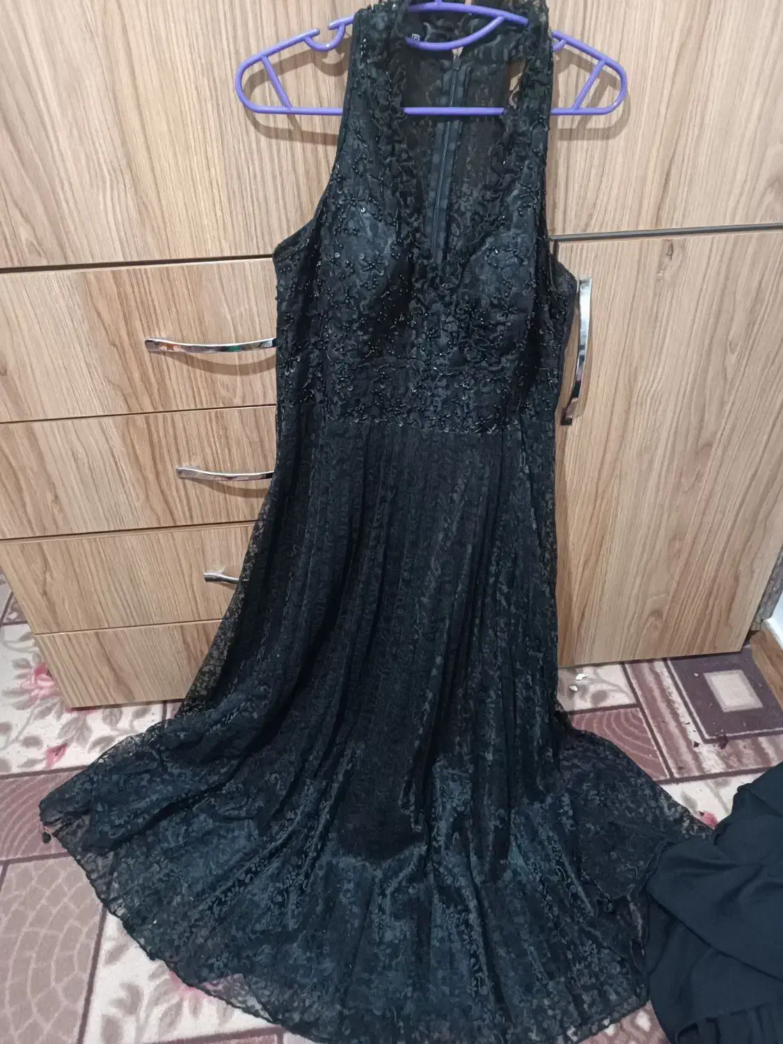 تعدادی لباس|لباس|ملایر, |دیوار