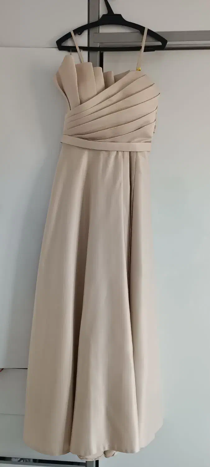 لباس مجلسی بلند|لباس|اندیشه, اندیشه فاز ۱|دیوار