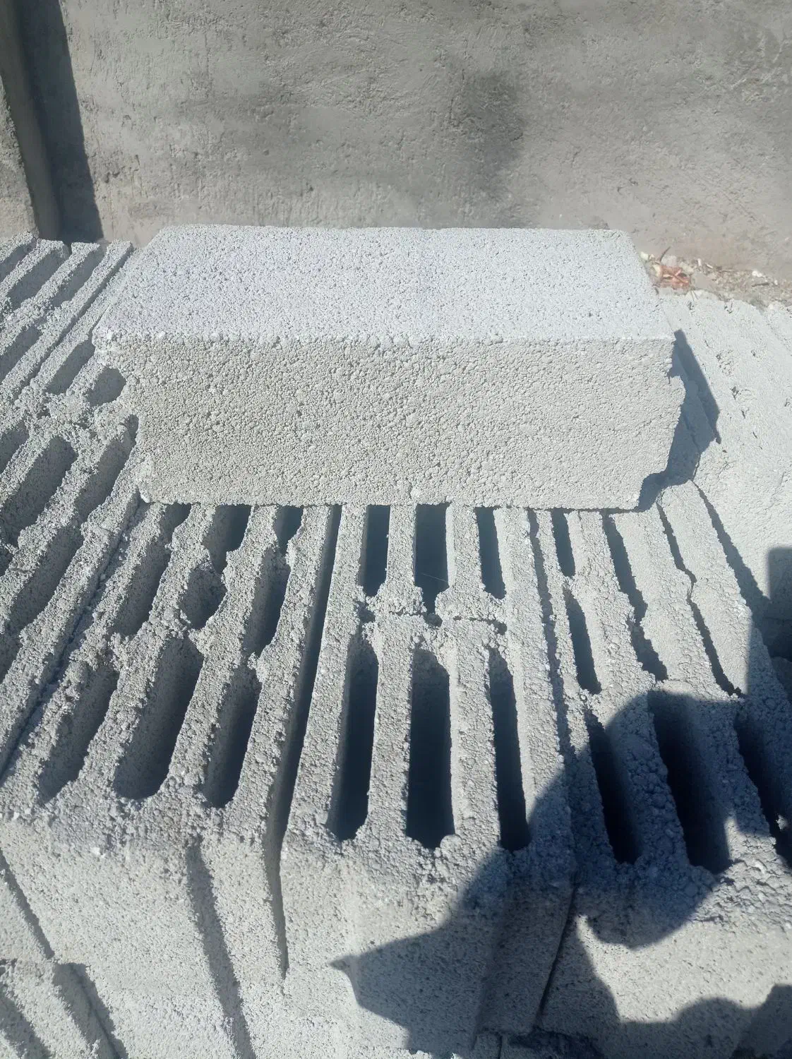 استخدام کارگر و شاگرد کارگاه بلوک زنی|استخدام معماری، عمران و ساختمانی|خوی, |دیوار