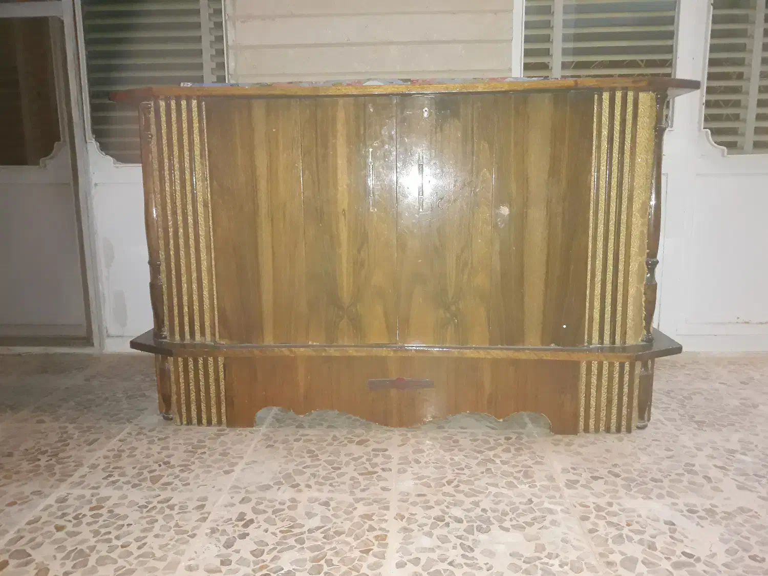 فروش یک تلویزیون قدیمی سیاه و سفید|تلویزیون و پروژکتور|ابرکوه, |دیوار