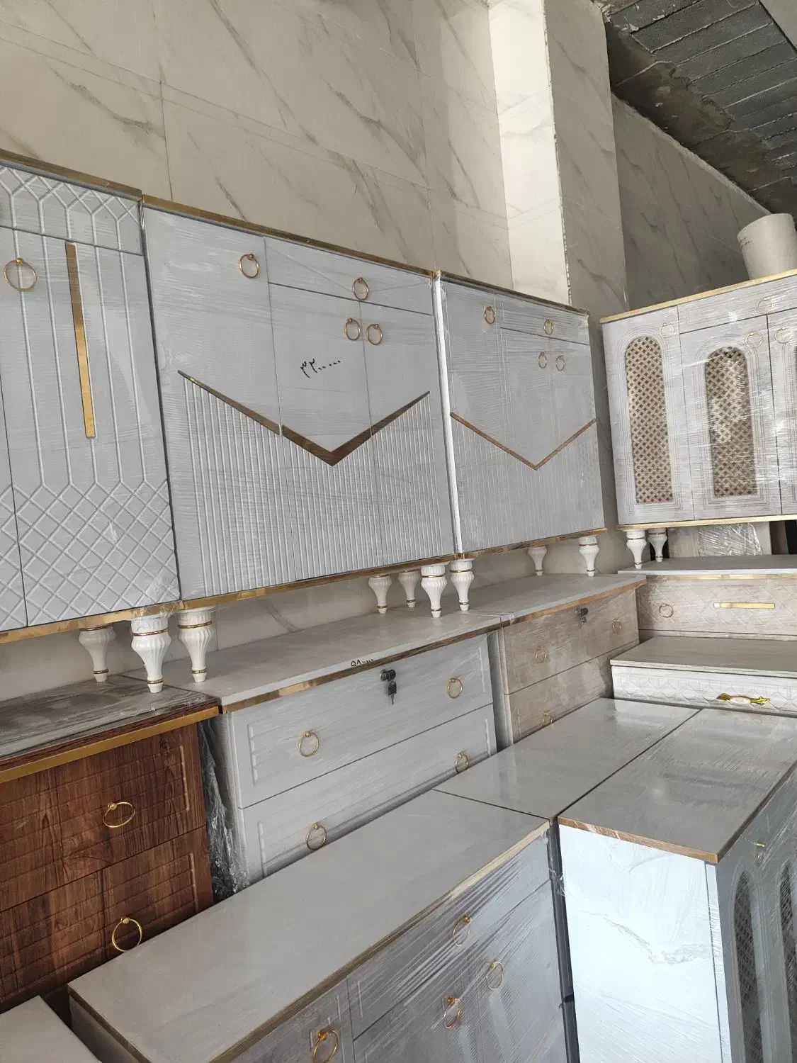 جاکفشی.میز .تخت  هرکدام۳۲۵۰۰۰۰|جاکفشی، کمد، دراور|لردگان, |دیوار