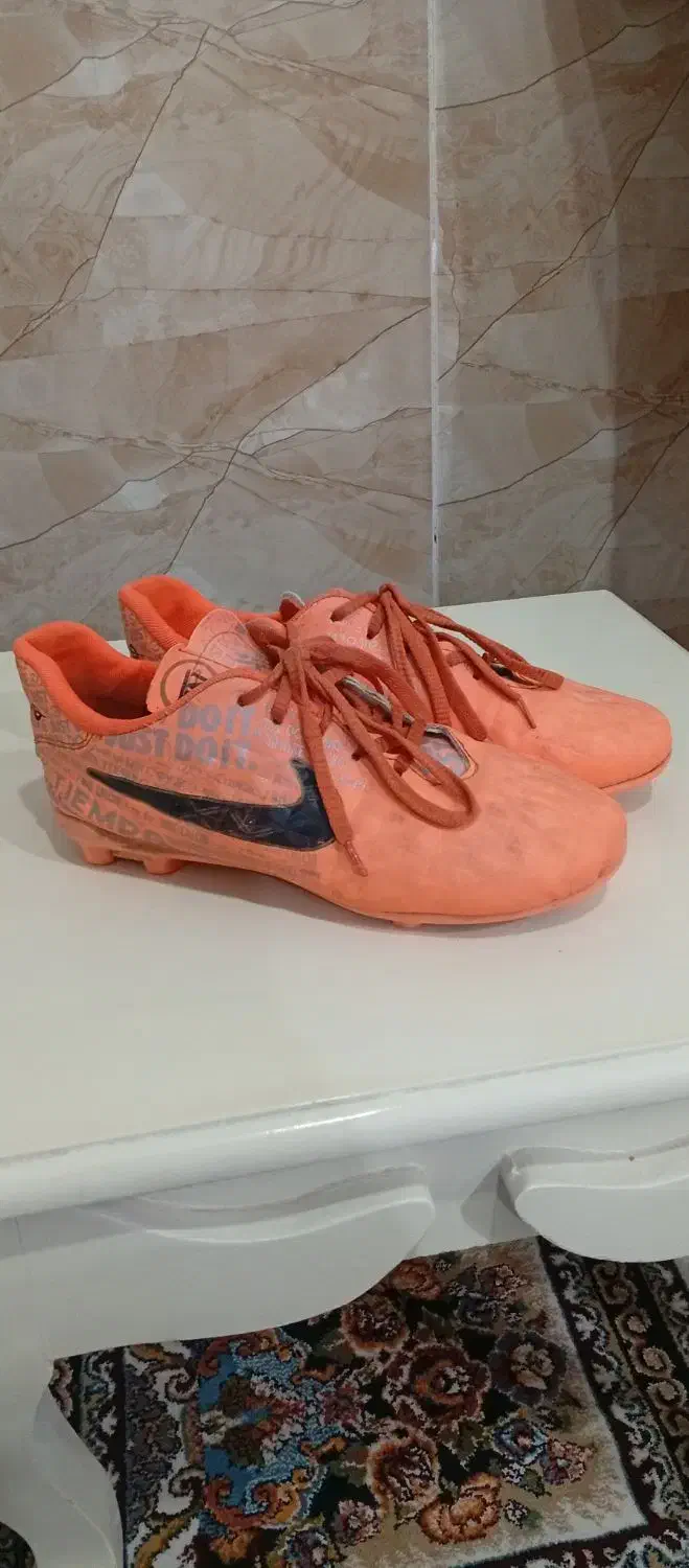 3 عدد کفش فوتبالی|کیف، کفش، کمربند|سرپل ذهاب, |دیوار