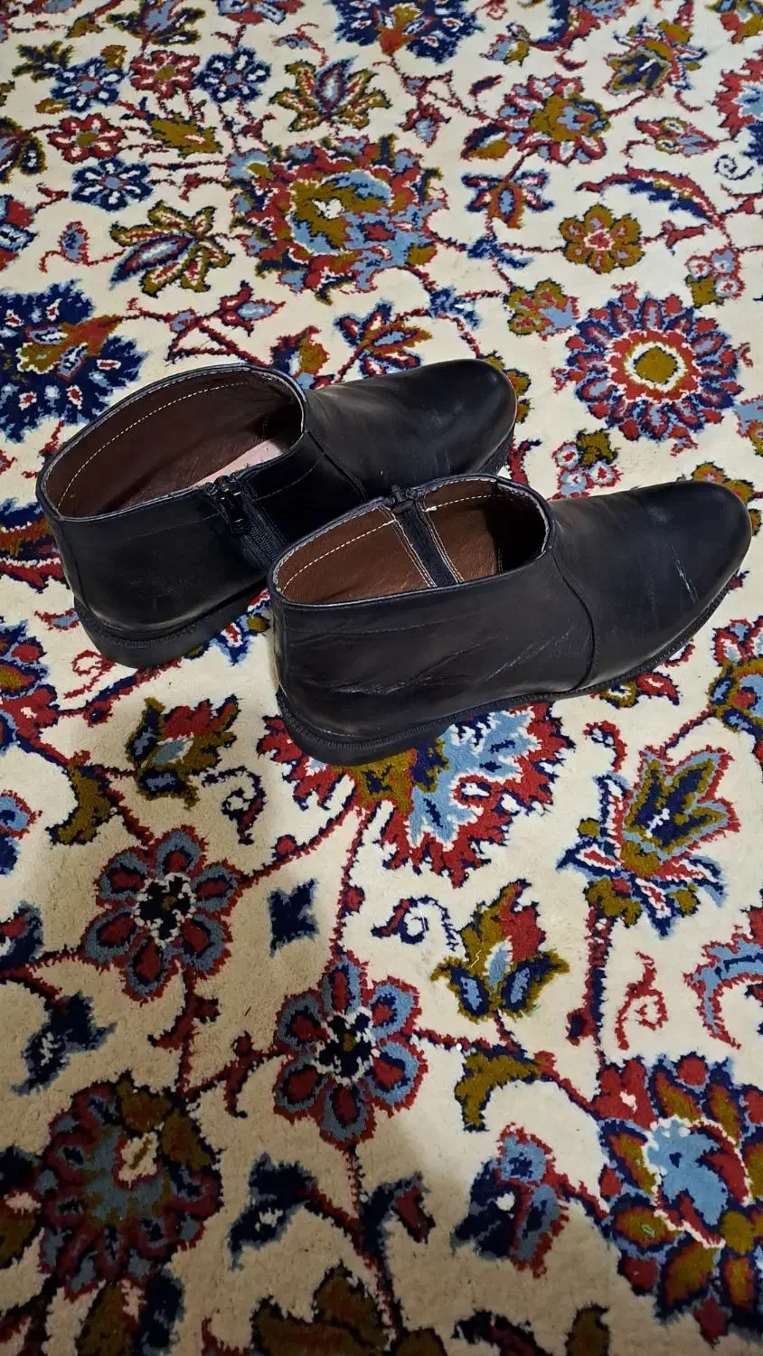 یک جفت نیم بوت|کیف، کفش، کمربند|شهرکرد, |دیوار