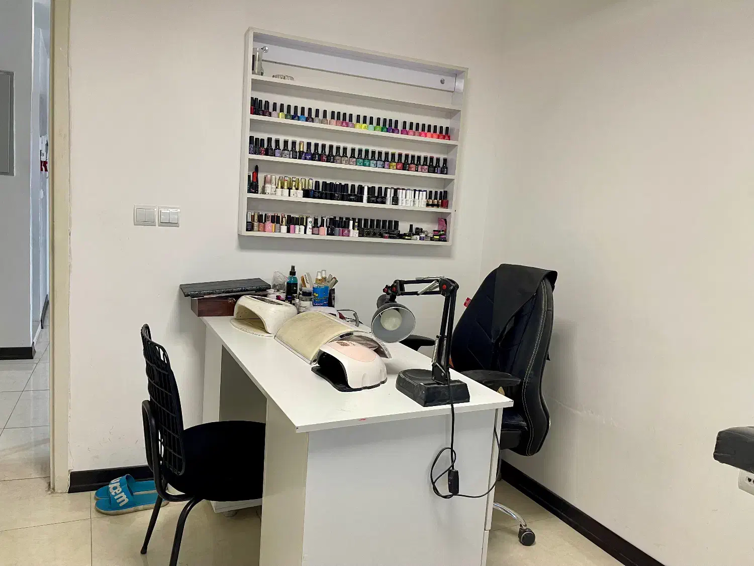 اجاره تخت و میز ناخن|خدمات آرایشگری و زیبایی|آمل, |دیوار