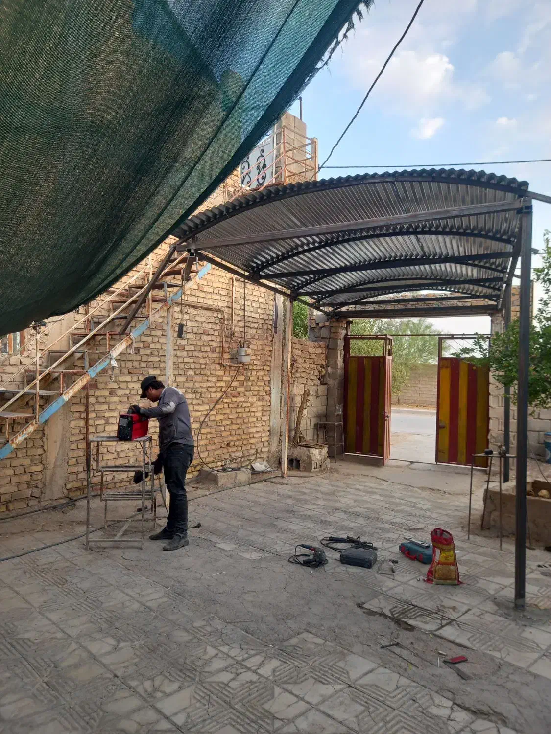 جوشکاری سیار تعمیرات و ساخت میز و صندلی فلز و چوب|خدمات پیشه و مهارت|داراب, |دیوار