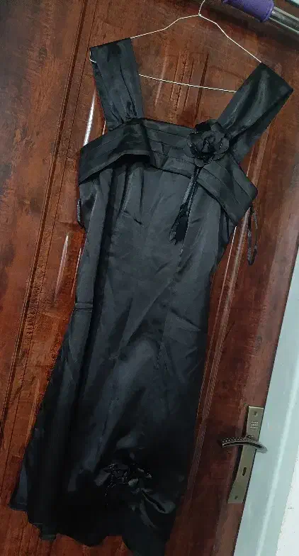 لباس مجلسی|لباس|گلپایگان, |دیوار