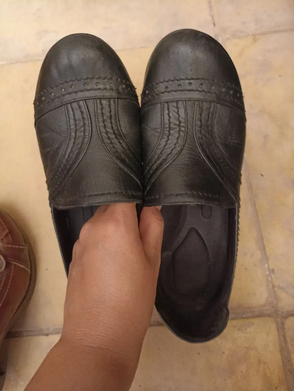 کفش|کیف، کفش، کمربند|کاشان, میدانگاه آقا|دیوار