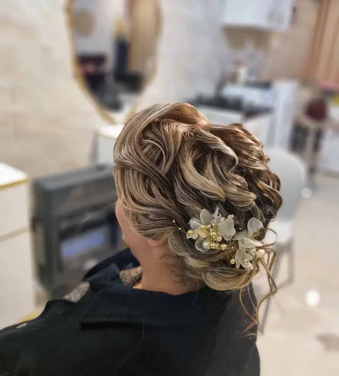 شینون ۲۵۰ الی ۳۵۰میکاپ۴۰۰ ناخن ۳۵۰|خدمات آرایشگری و زیبایی|اردبیل, |دیوار