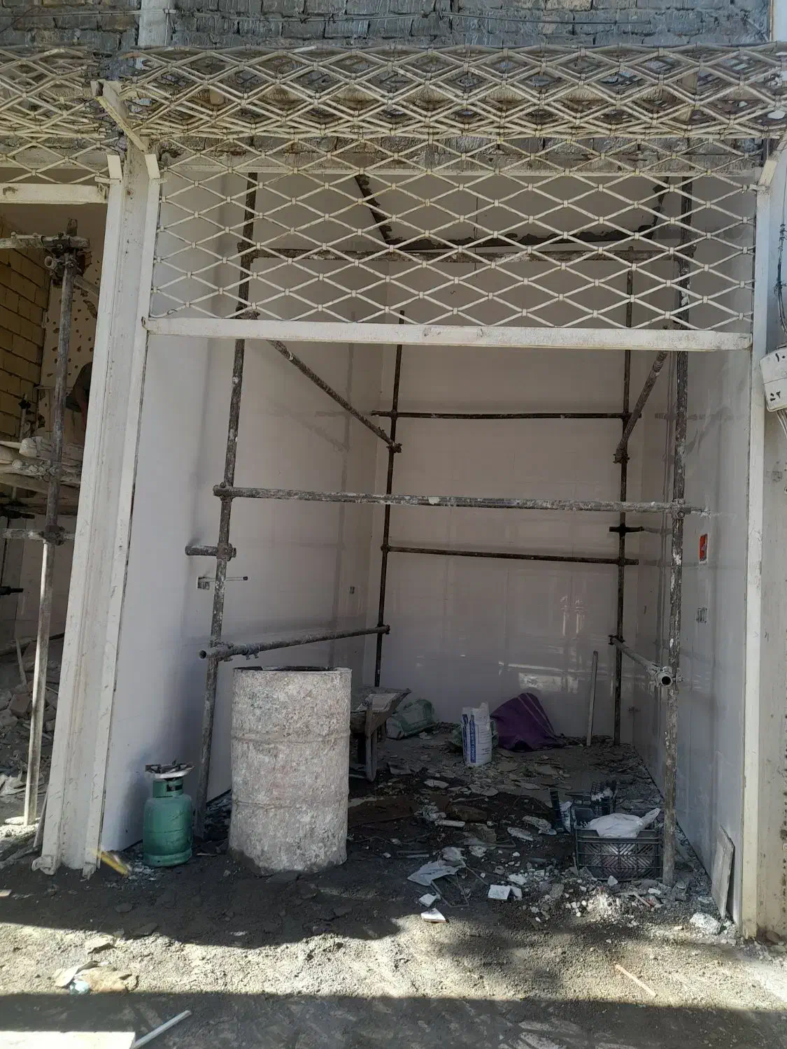 سه مغازه حاشیه یغما|اجارهٔ مغازه و غرفه|نیشابور, کوی یغما|دیوار