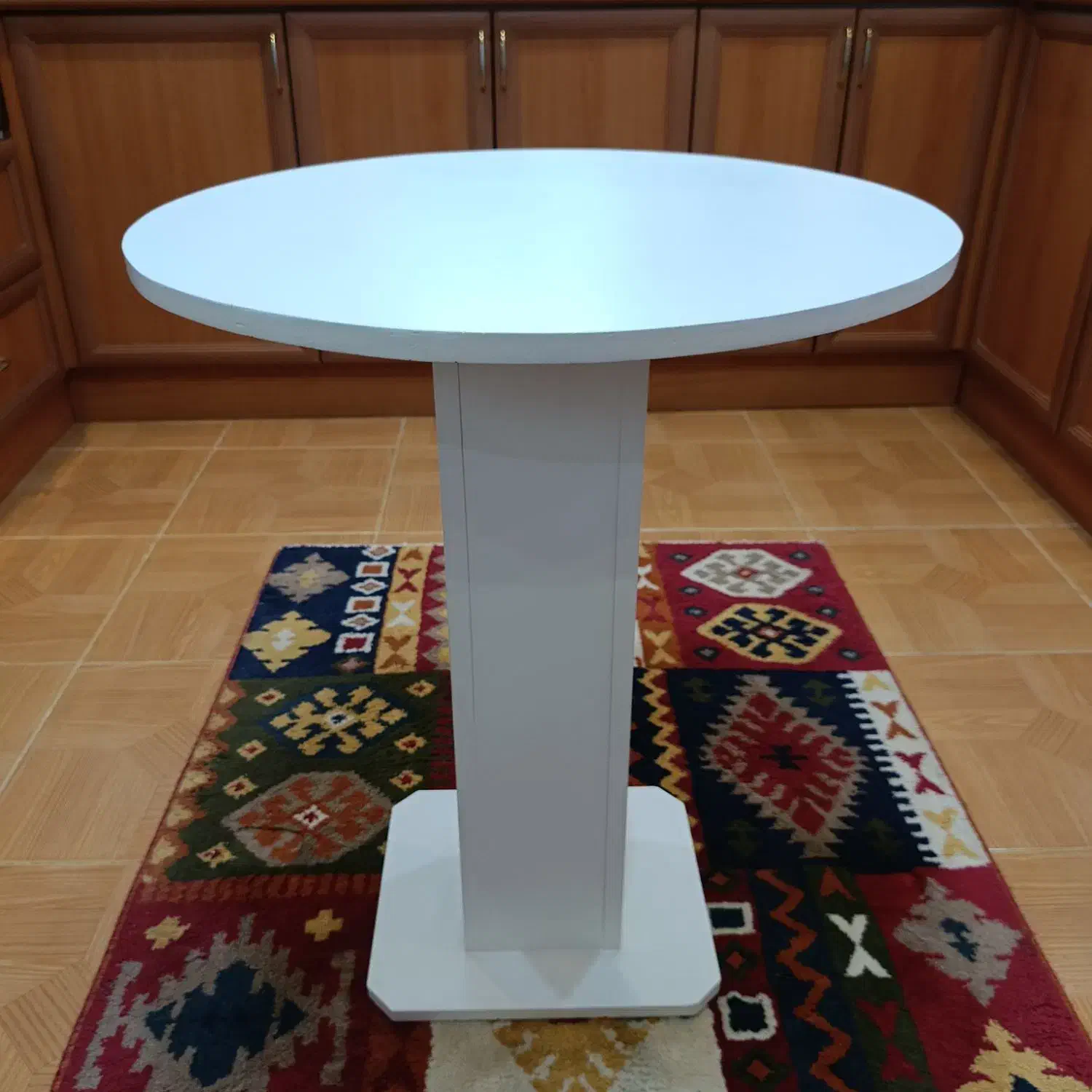 میز گرد|میز و صندلی غذاخوری|رشت, معلم|دیوار