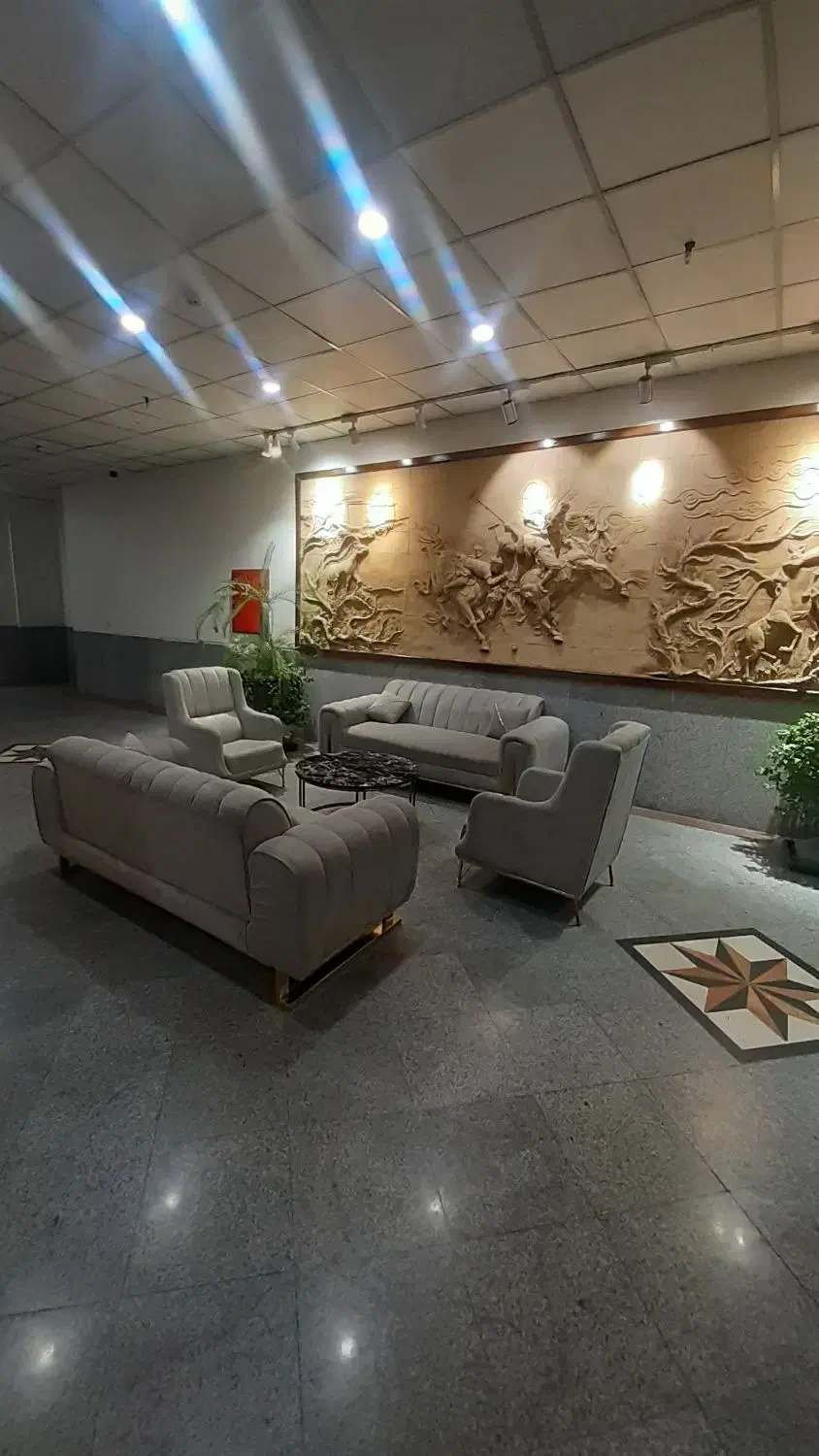 برجی شیک  فقط ۵ دقیقه تا مترو