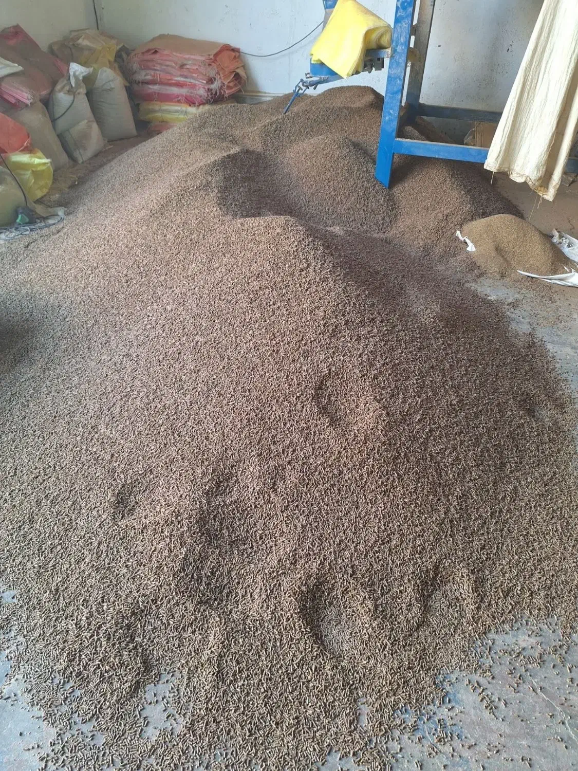 پلت دامی (هدیه ای طبیعی برای دام های شما )|لوازم جانبی حیوانات|سقز, |دیوار