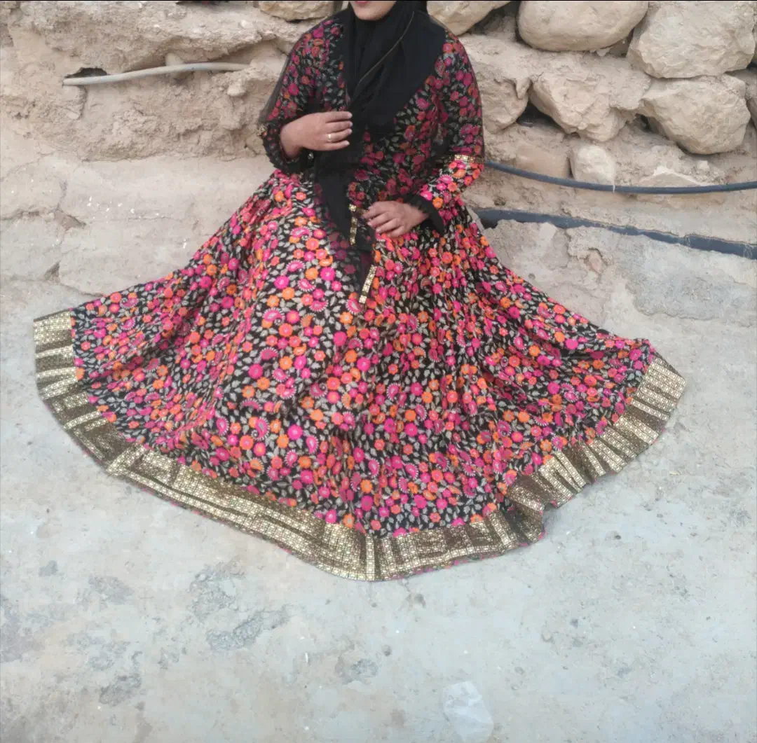 لباس محلی شیک سوزن دوزی|لباس|اصفهان, خانه اصفهان|دیوار