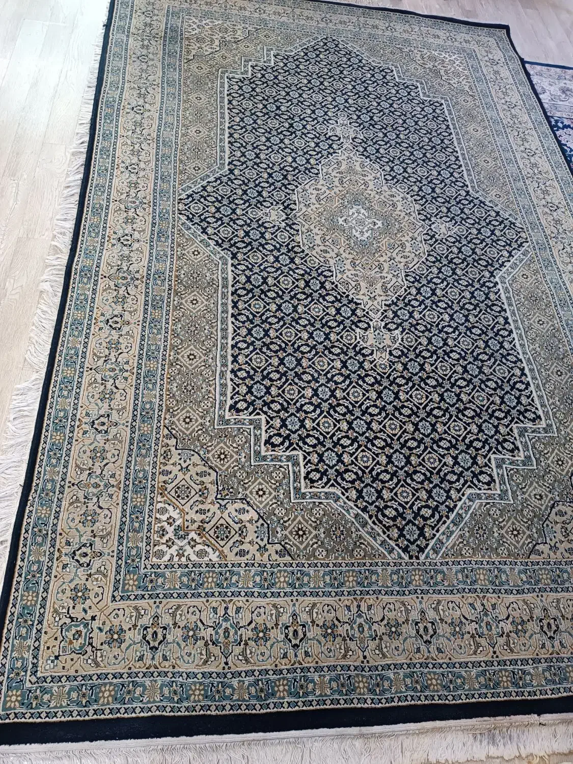 فرش،ماشینی.نقش ماهی قدیم|فرش|تهران, اوقاف|دیوار