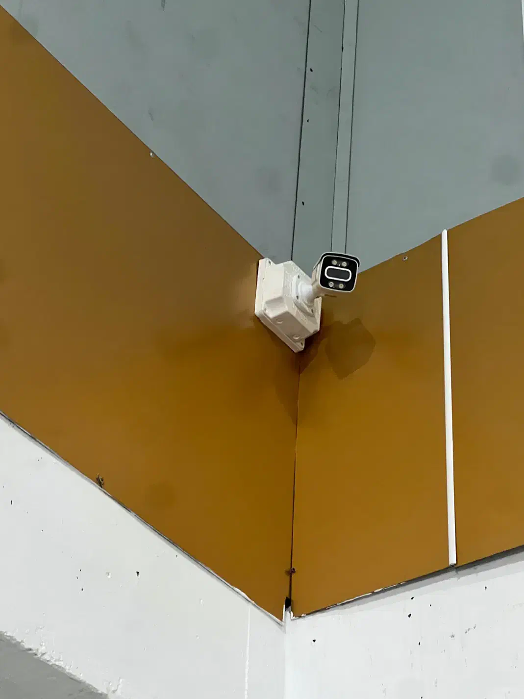 دوربین،دزدگیر،برق،و انواع کارهای روشنایی|خدمات پیشه و مهارت|شیراز, شهرک گلستان|دیوار