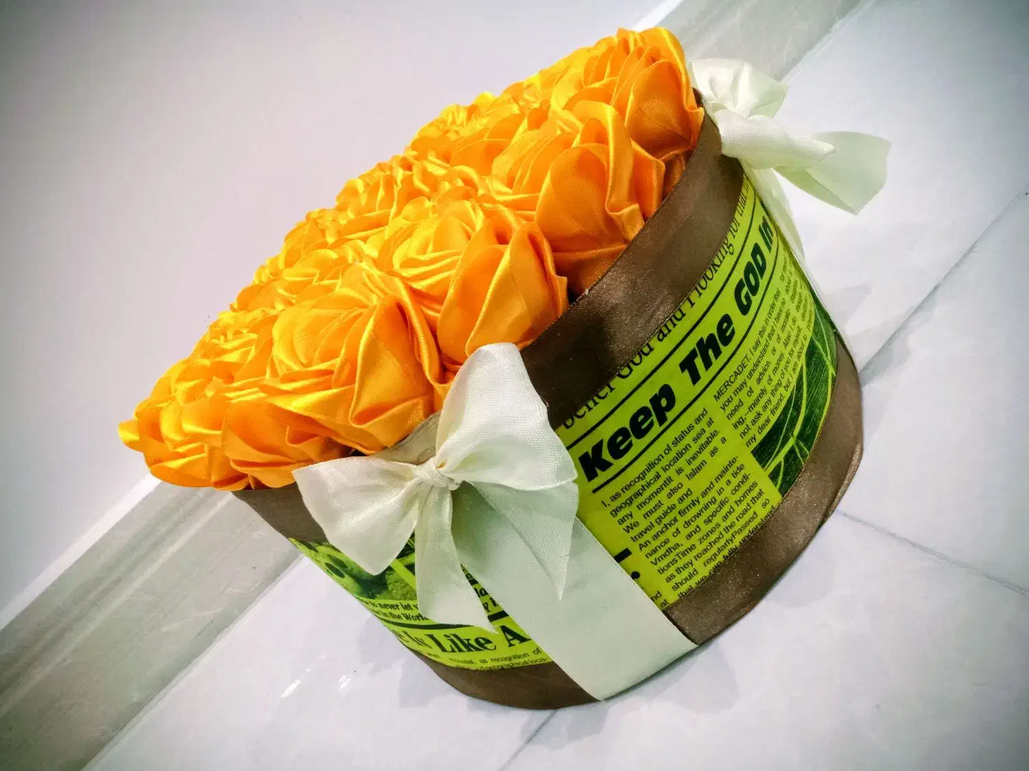 گل رز|گل مصنوعی|رشت, سعدی (تختی)|دیوار