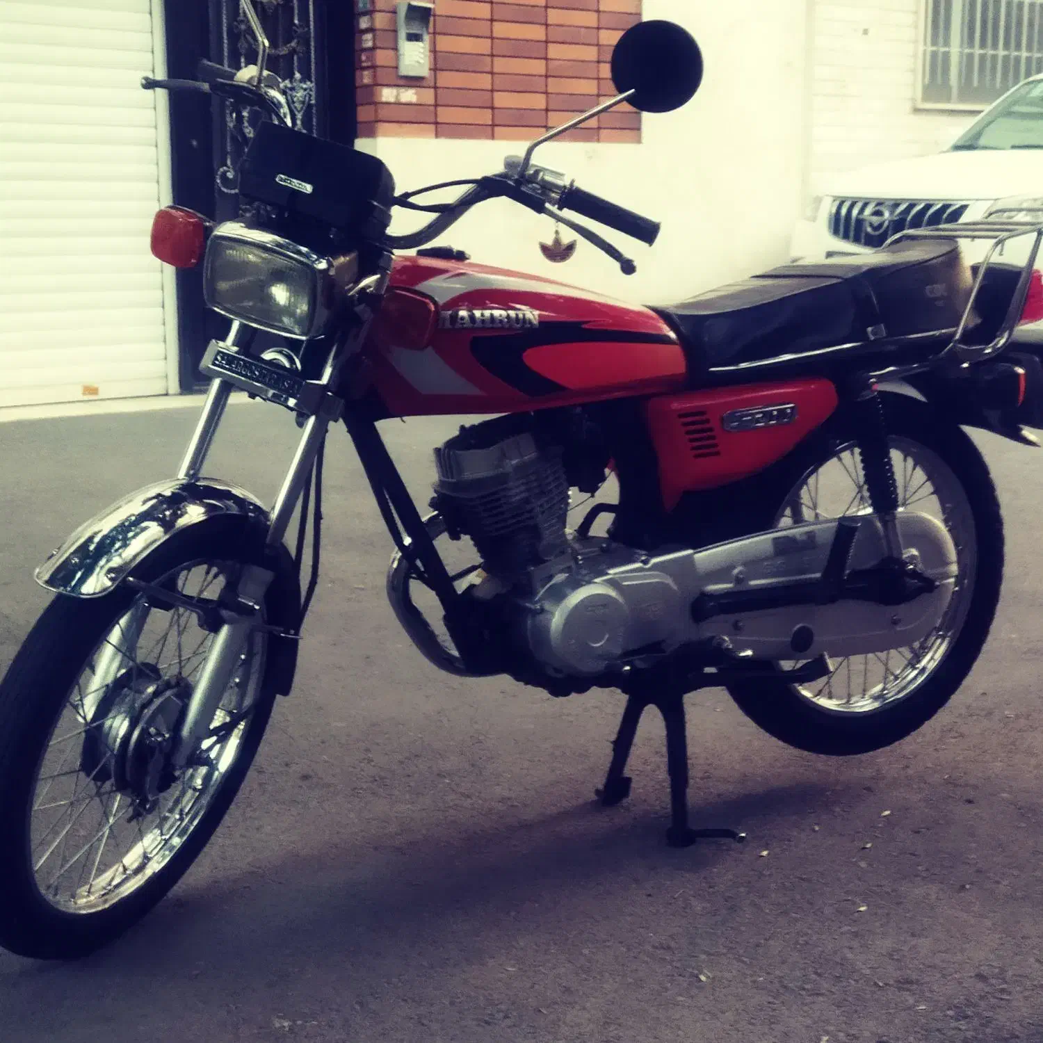 هندا مهران 95 در حد خشک|موتورسیکلت|ری, شهادت|دیوار