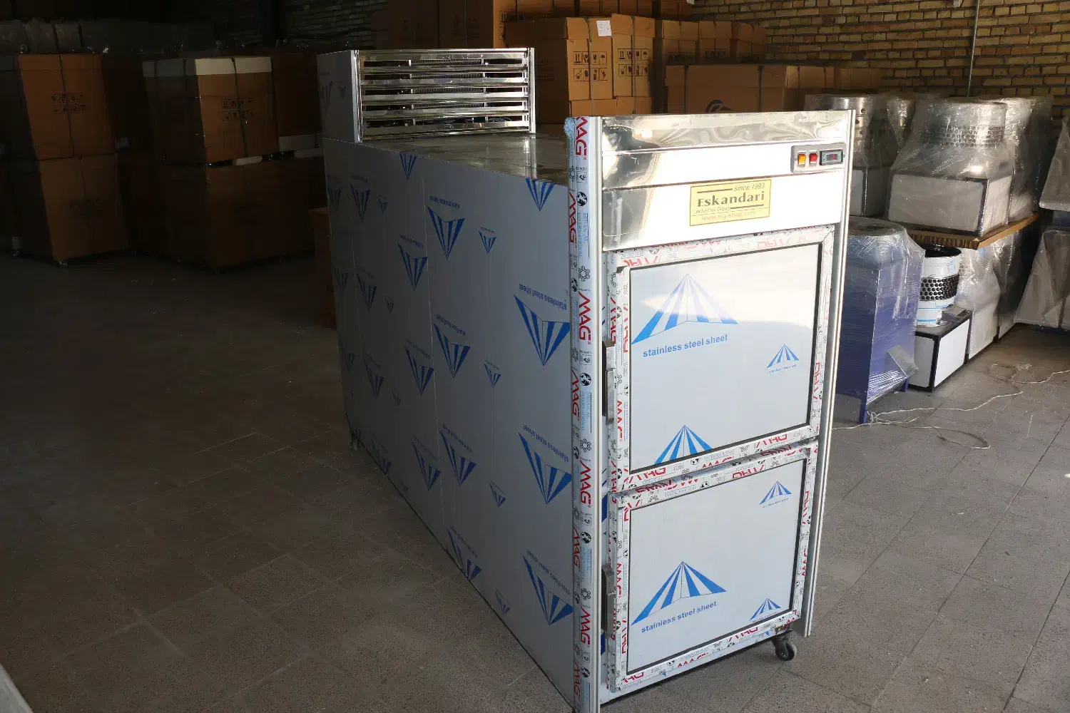 یخچال نگهداری دو جسد سردخانه میت سرد خانه روستایی|ماشین‌آلات صنعتی|اصفهان, سنبلستان|دیوار