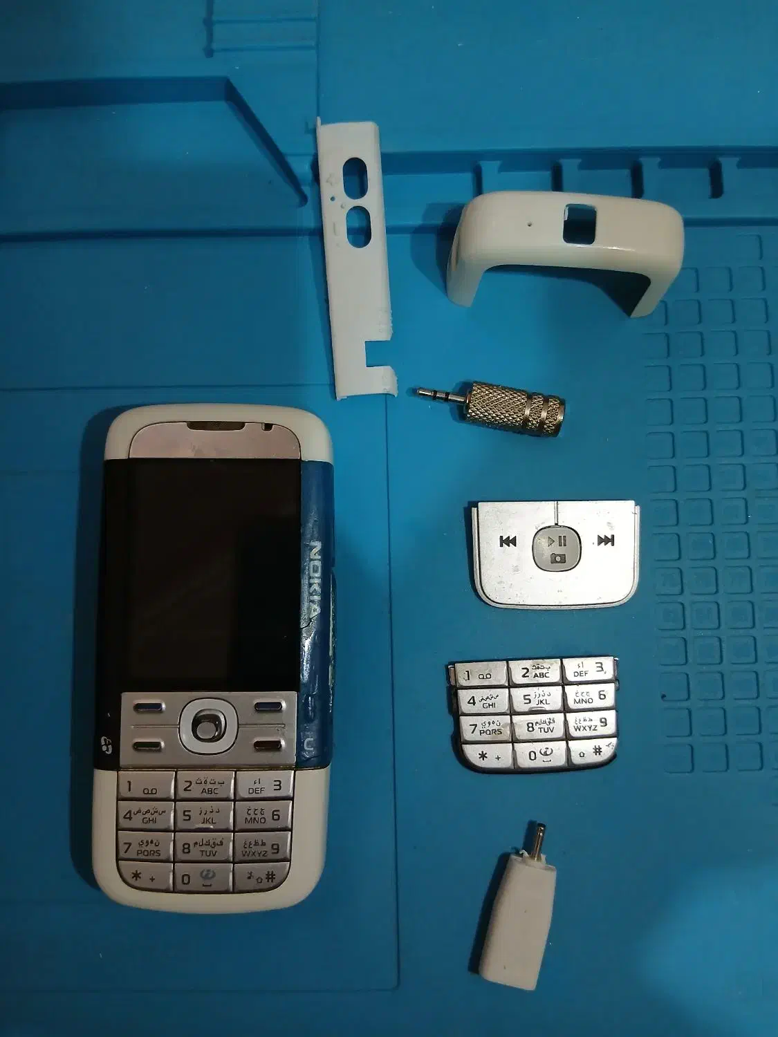 نوکیا ۵۷۰۰ خیلی تمیز و کمیاب|موبایل|رشت, حاجی آباد|دیوار