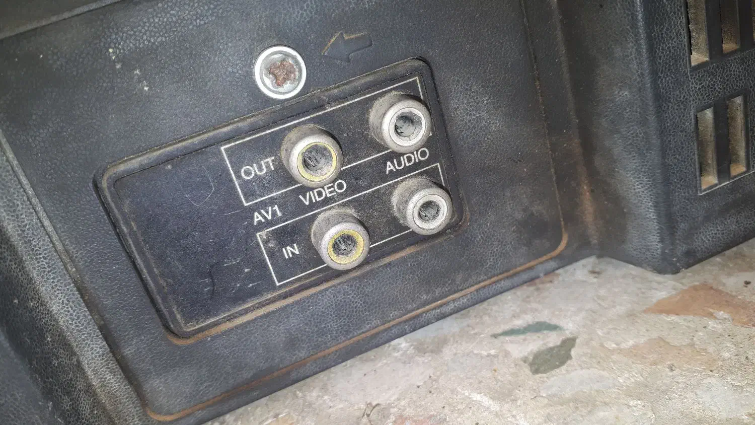 تلویزیون ۱۴ اینچ ال جی|تلویزیون و پروژکتور|صومعه‌سرا, |دیوار