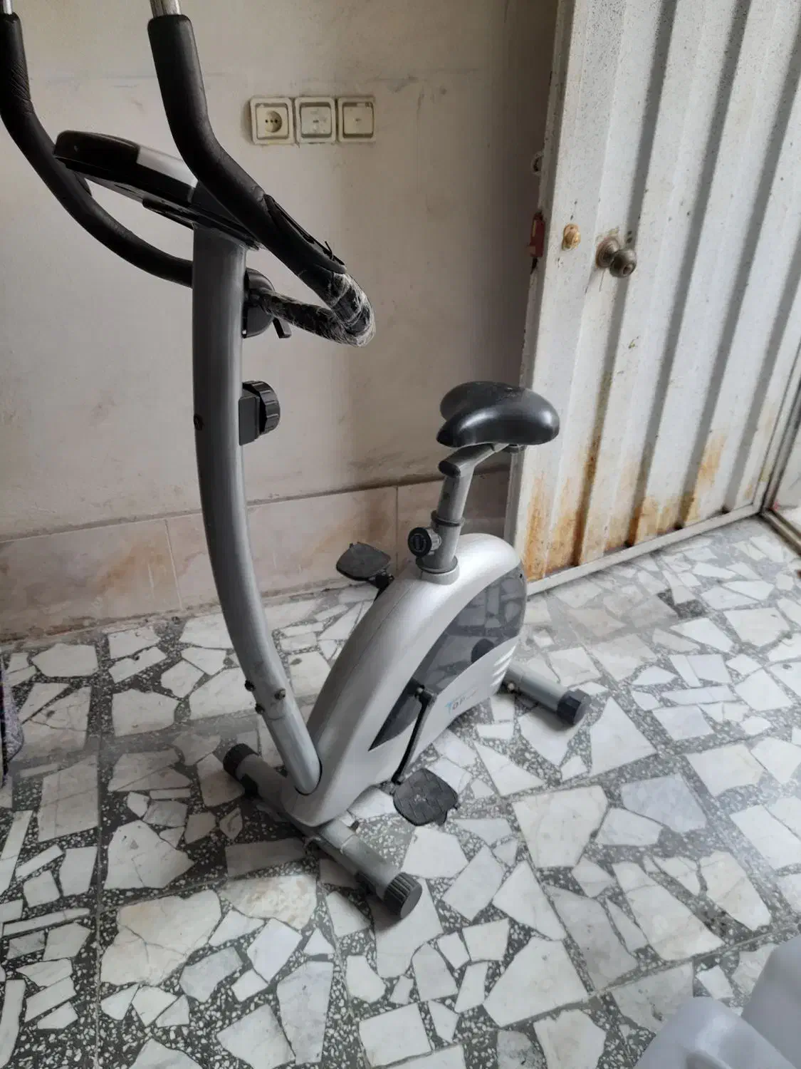 دوچرخه ثابت ورزشی|تجهیزات ورزشی|لاهیجان, لیل|دیوار