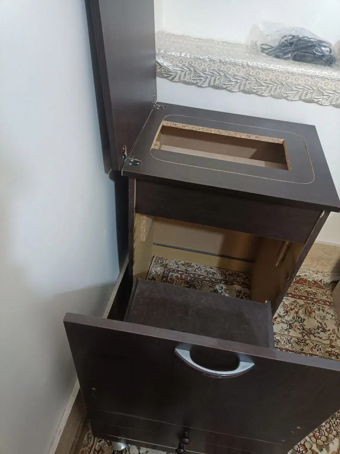 میز چرخ خیاطی و چرخ خیاطی|چرخ خیاطی و ریسندگی|آباده, |دیوار