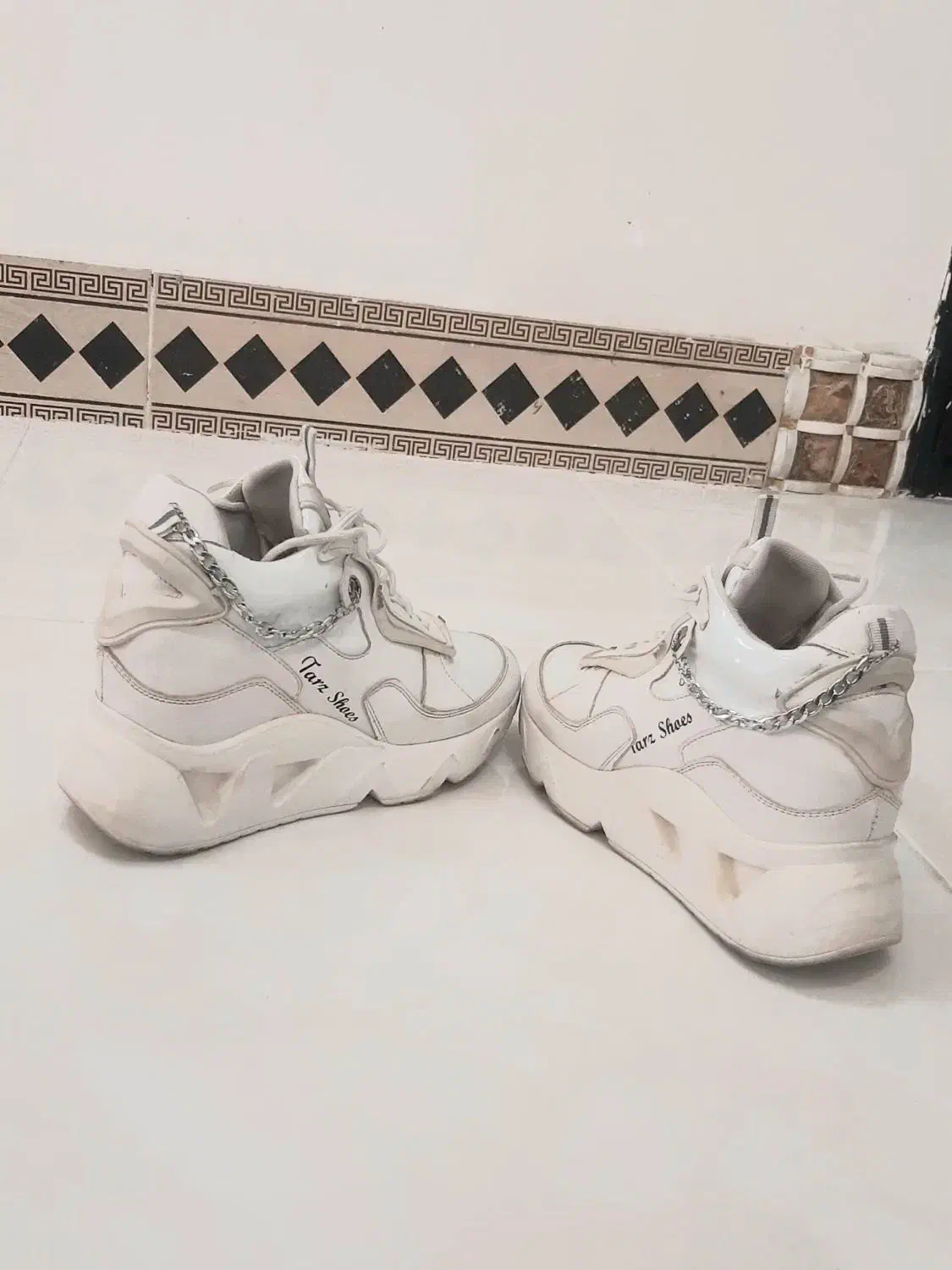 کفش|کیف، کفش، کمربند|بروجرد, |دیوار