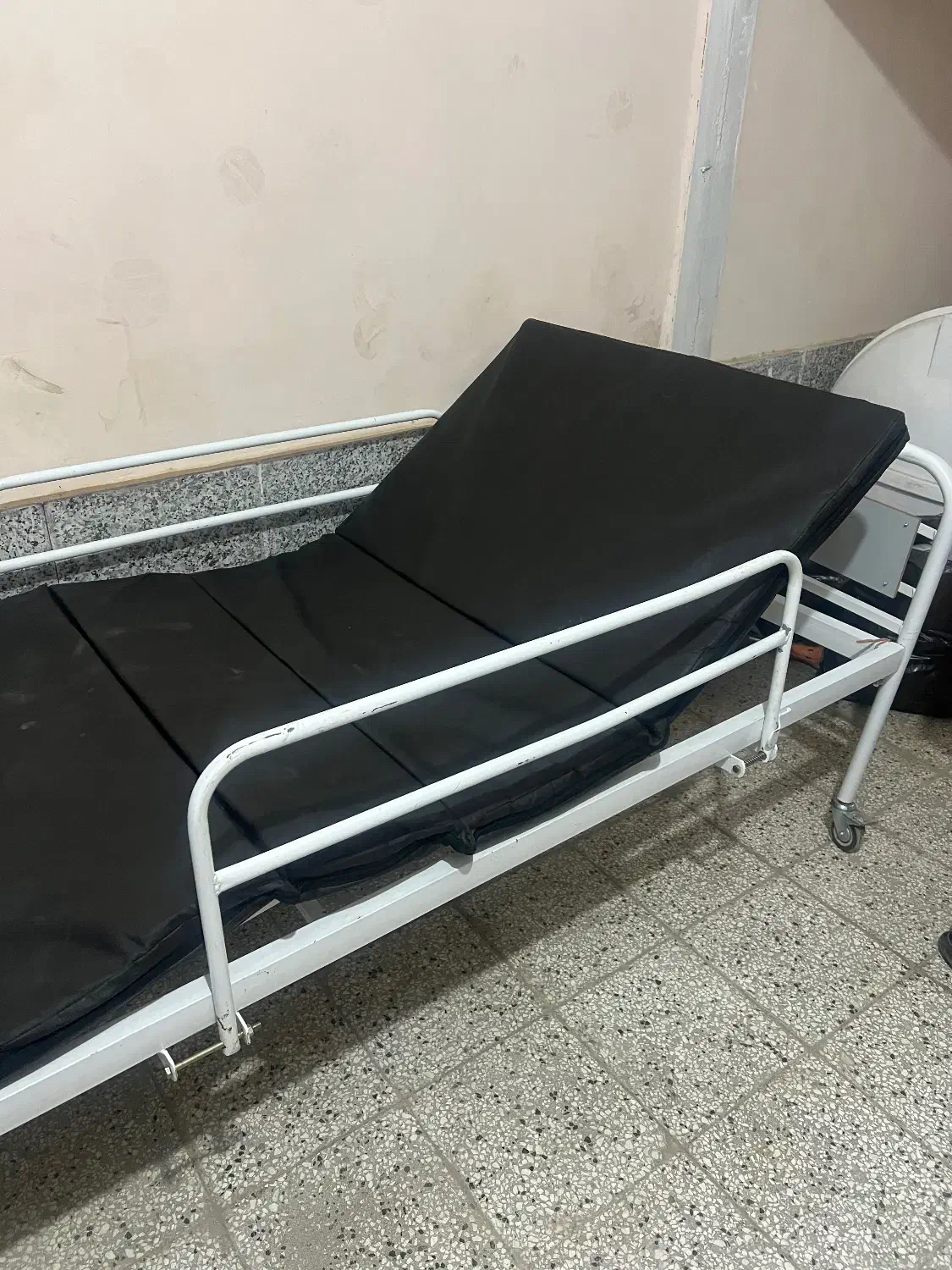 تخت بیمارستانی جکدار با تشک نو|تشک تختخواب|تربت‌حیدریه, مظفریه|دیوار