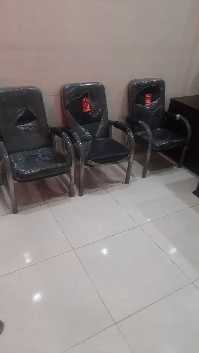 یک عدد میز اداری با شش تا صندلی|دفتر کار|کرمان, |دیوار