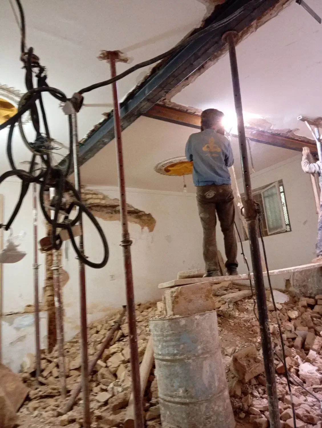 تخریببازسازیتغییرنقشهپیمانکار۰/۱۰۰ ساختمان|خدمات پیشه و مهارت|شیراز, آبیاری|دیوار