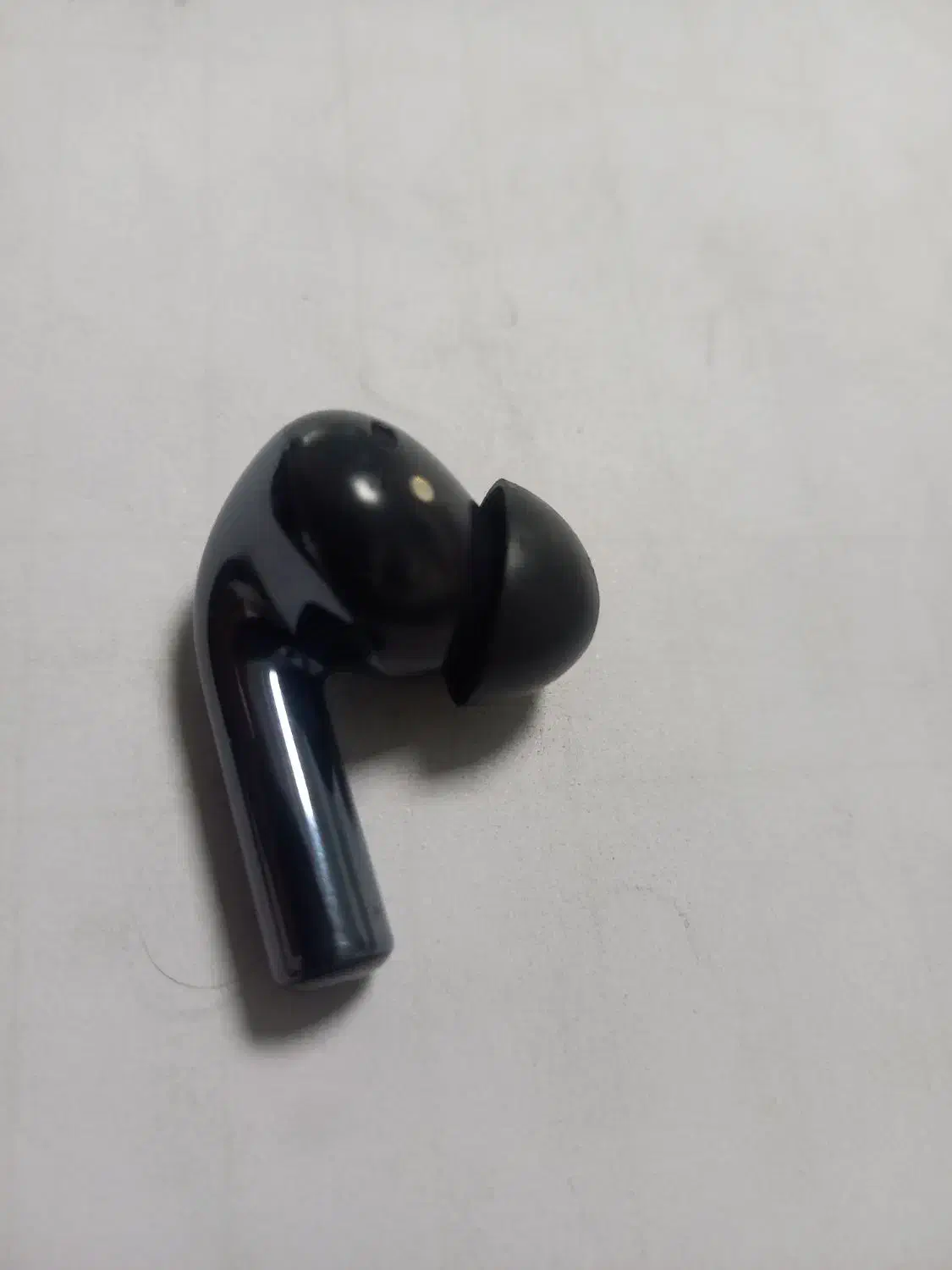 هنسفری گمشده|اشیا|تهران, فلسطین (میدان انقلاب)|دیوار