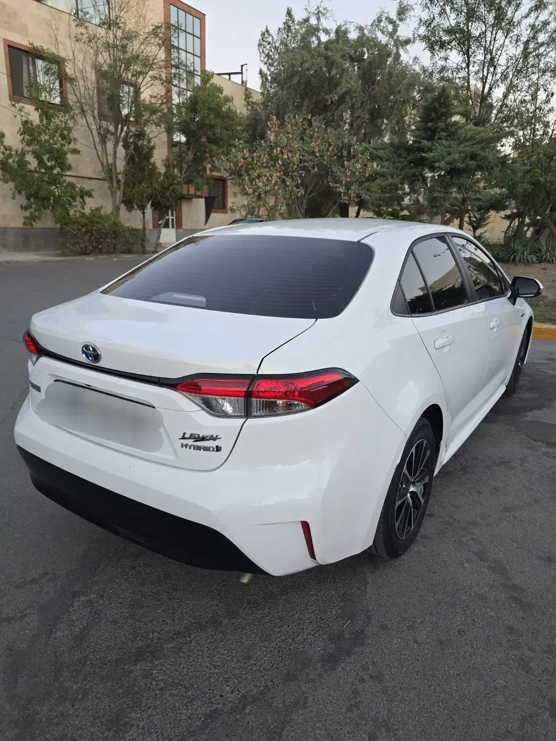 تویوتا لوین ۱۸۰۰ هیبرید بدون رنگ کاکرد ده هزار تا|خودرو سواری و وانت|مشهد, دانشجو|دیوار