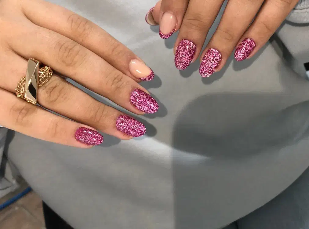 کاشت و ترمیم ناخن با تخفیفات یلدایی|خدمات آرایشگری و زیبایی|رضوانشهر, |دیوار