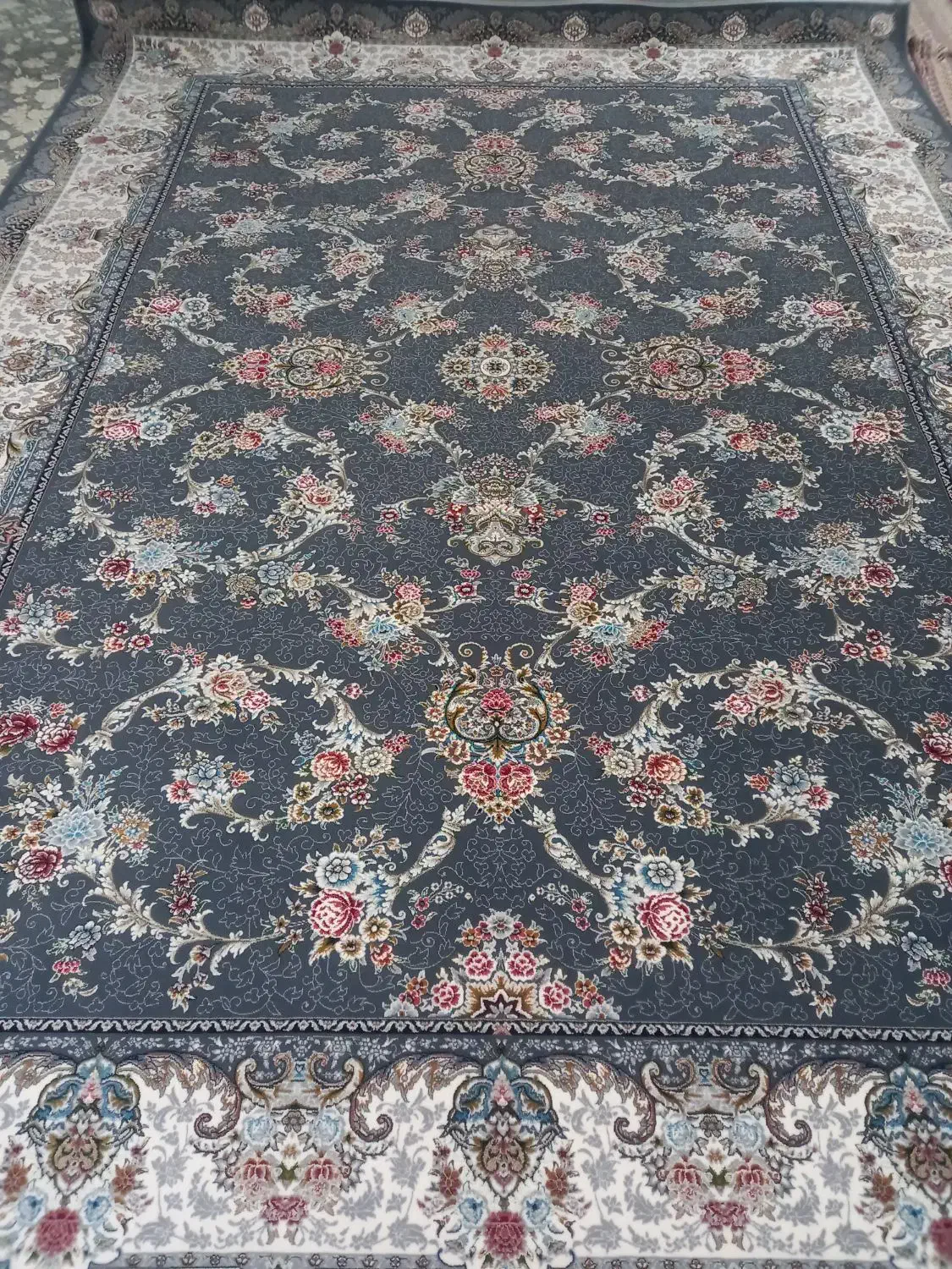 فرش ۷۰۰ شانه اصل آکبند|فرش|کرمانشاه, |دیوار